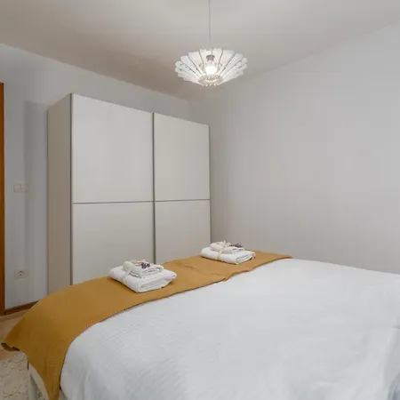 Apartments Agata Novigrad Istria Exterior foto